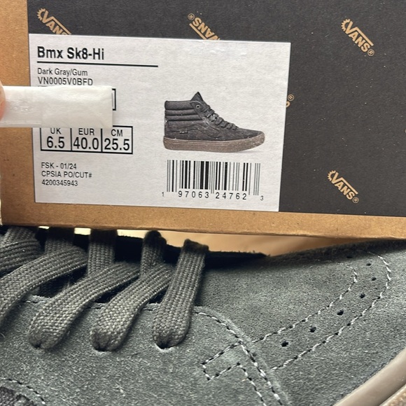 Vans • Men’s Bmx Sk8-Hi Dark Gray/Gum
VN0005V0BFD
Sneakers - Picture 16 of 16